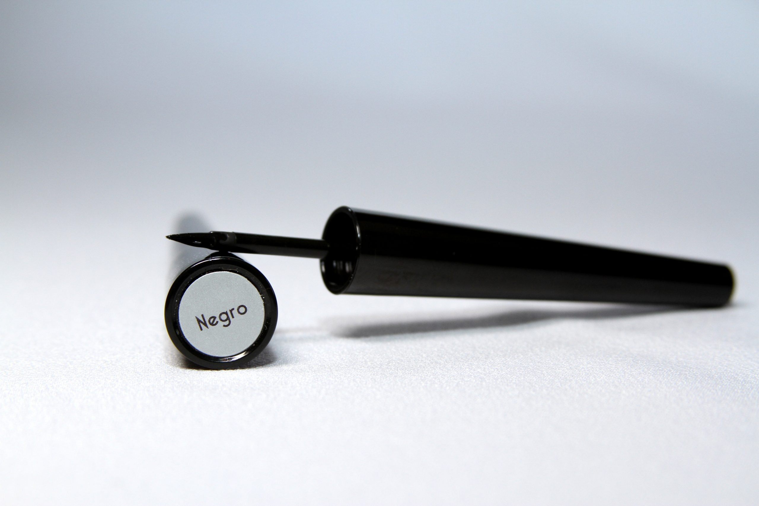 Delineador Precision Liquid Eyeliner Spontanea